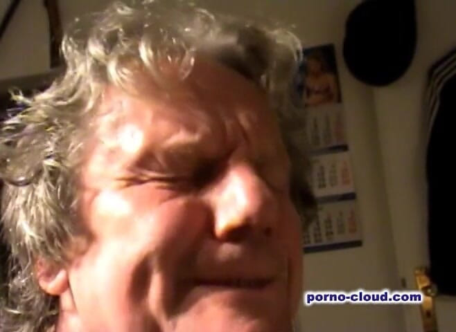 Porno Cloud: Dewasa berbulu mendapat seks anal
