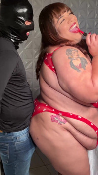 Angel Bbw ejaculare pe burta mare și ruj pentru penis