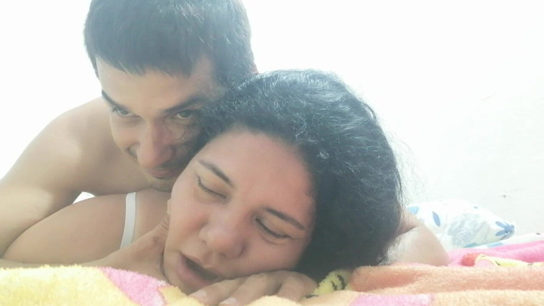 Valkyrie and Luigy Couple: Přítelkyně chce tvrdě šukat v bílém prádle