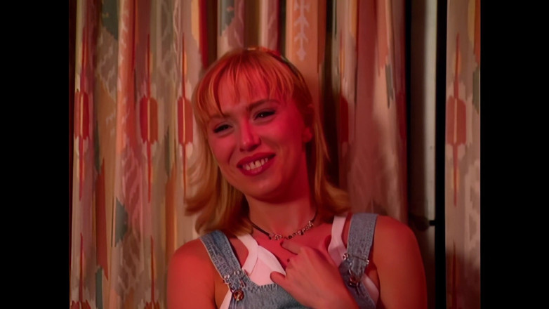 Bewitched!: Smyslná blondýnka dostane sex do zadku během sezení v soláriu