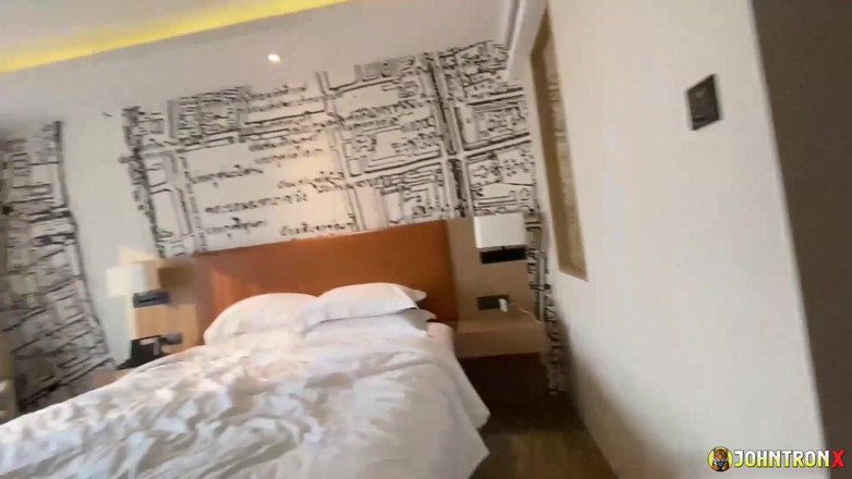 John Tron X: Johntronx - विदेशी थाई शौकिया बेब को अपना पूरा लंड अपने मुंह और चूत के अंदर मिलता है