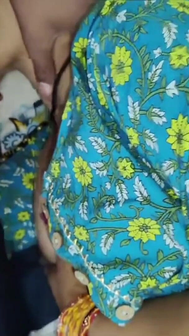 xshika: Une bhabhi desi sexy se fait baiser par la bouche...