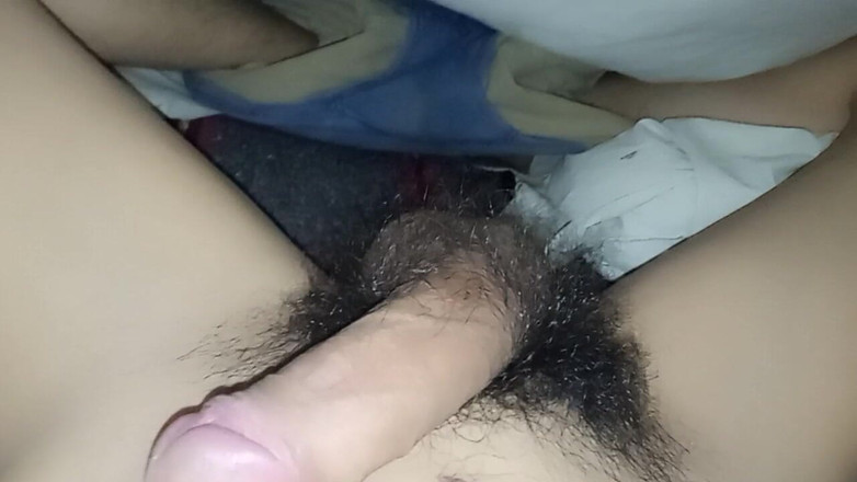 WolfGV: Garoto masturbando seu pau grande e peludo