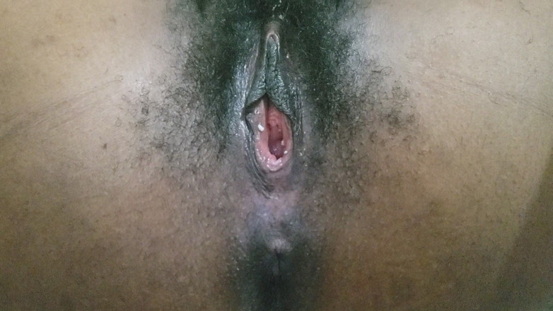 Lovemina: Knubbiga kurvor och stora rumpor med hårig närbild fitta