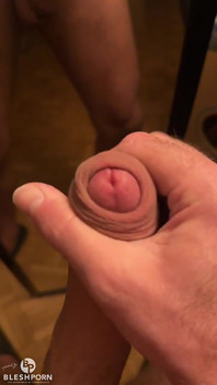 Sacudiendo esa gran erección de madera de la mañana