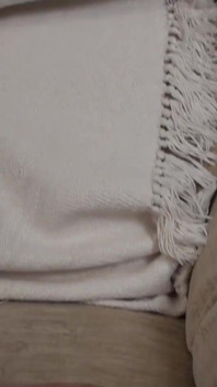 Lulu Lush kanepede tek başına