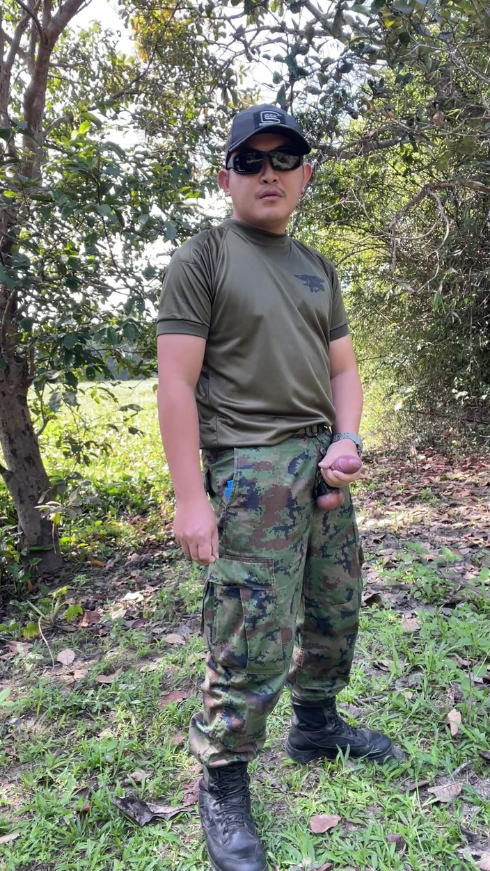 Hiroshi_cr: Возбужденная тайка Solider дрочит и кончает на работе