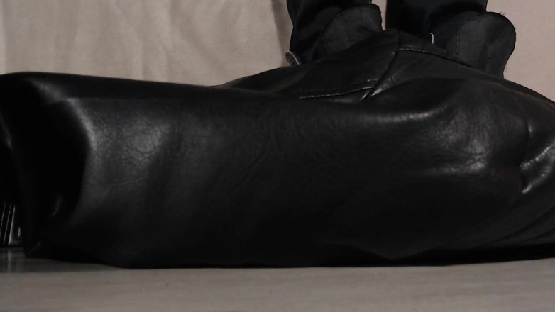 Hunky time: Alpha menanggalkan gearnya