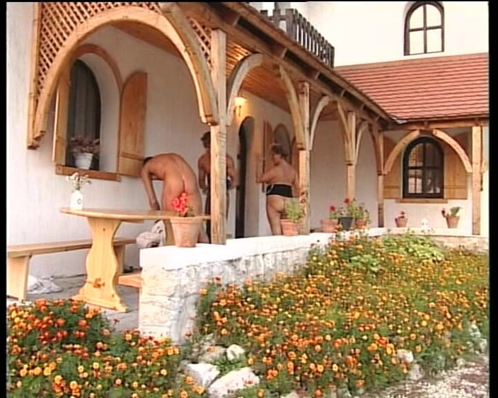 Deutsche Madchen: Blonde Granny From Germany Got to Please Two Cocks