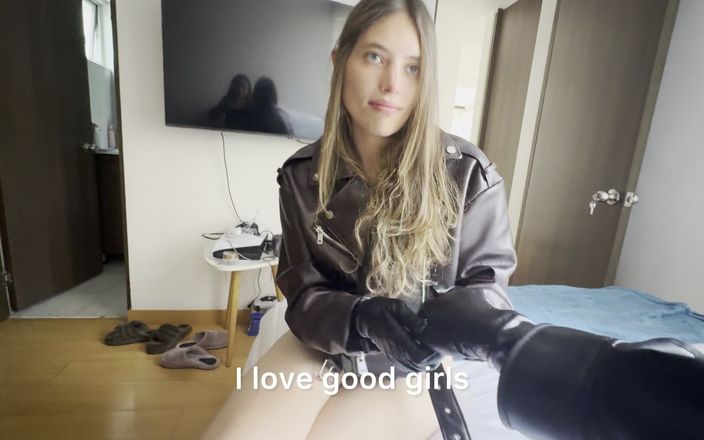 scarlettandc: 上司のブーツの革を感じながらオナニーをしちゃいます