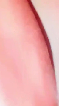 Adik tiri sange ini lagi asik muasin memeknya pakai mainan seks