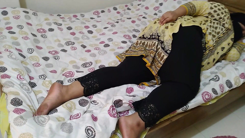 Aria Mia: インドのホットでダーティなデパリのおばさんがホテルの部屋でワークボーイとファック - ヒンディー語 Ahh Uhh Fuck Me Sound