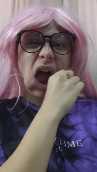 我的继妹让愚蠢的脸和阿赫高脸