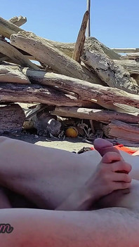 Un pompino rischioso sulla spiaggia delle canarie catturato con un intenso orgasmo p2 - misscreamy