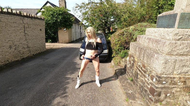 The Midnight Minx: Stroll through the village
