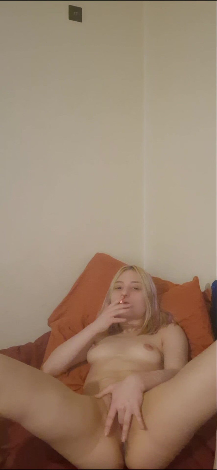 Lillia Cena: Hút thuốc và chơi với puasy của tôi