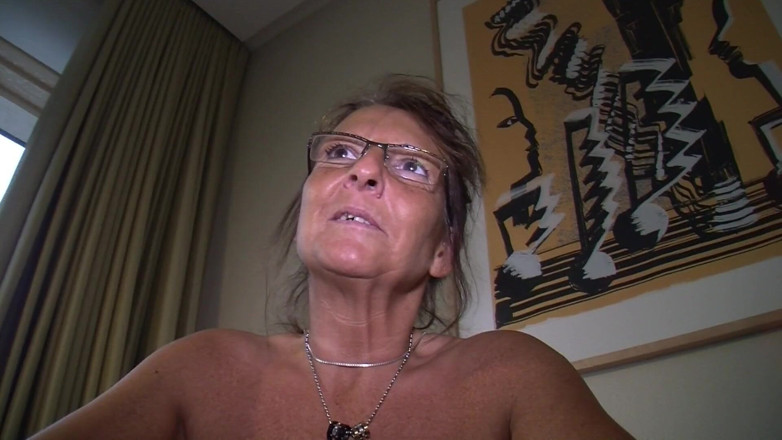 BB video: Wkładają zabawki erotyczne podczas filmowanych przez bb-video