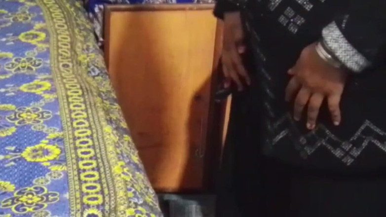 Common Keywords: Piękna indyjska dziewczyna zerżnięta przez sąsiada