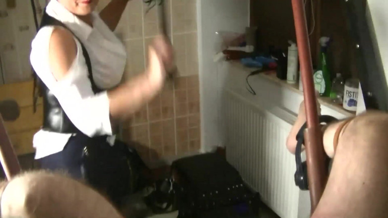 SassyTiff: La dea Andreea e il cazzo gigantesco sborrano parte 2