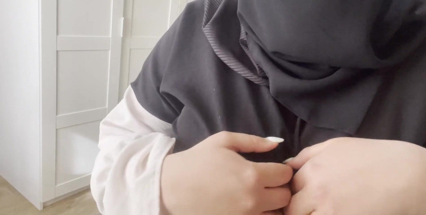 Lux Eva: Soția arabă a prietenului și-a arătat țâțele