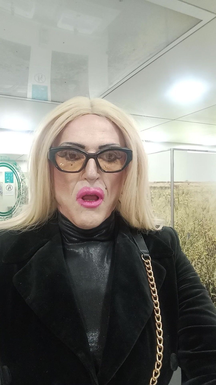 Tatiana Zorrita: Blondin i Gallerie