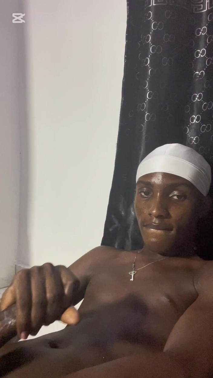 Aded-Toxic: Büyük zenci ile genç twink