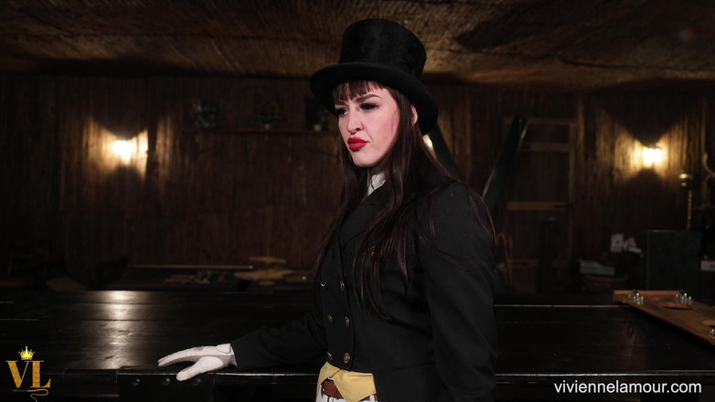 Vivienne l'Amour: Vivienne L'amour - perverzní jezdec