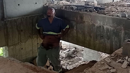 TheBlacKHunterr: Masturbarse en la construcción