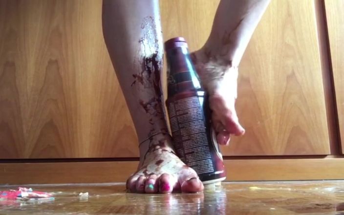 Niki studio: Tocuri sexy înalte zdrobind oul