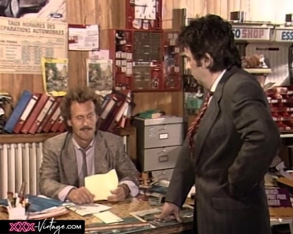XXX-Vintage: Under-the-desk Treat