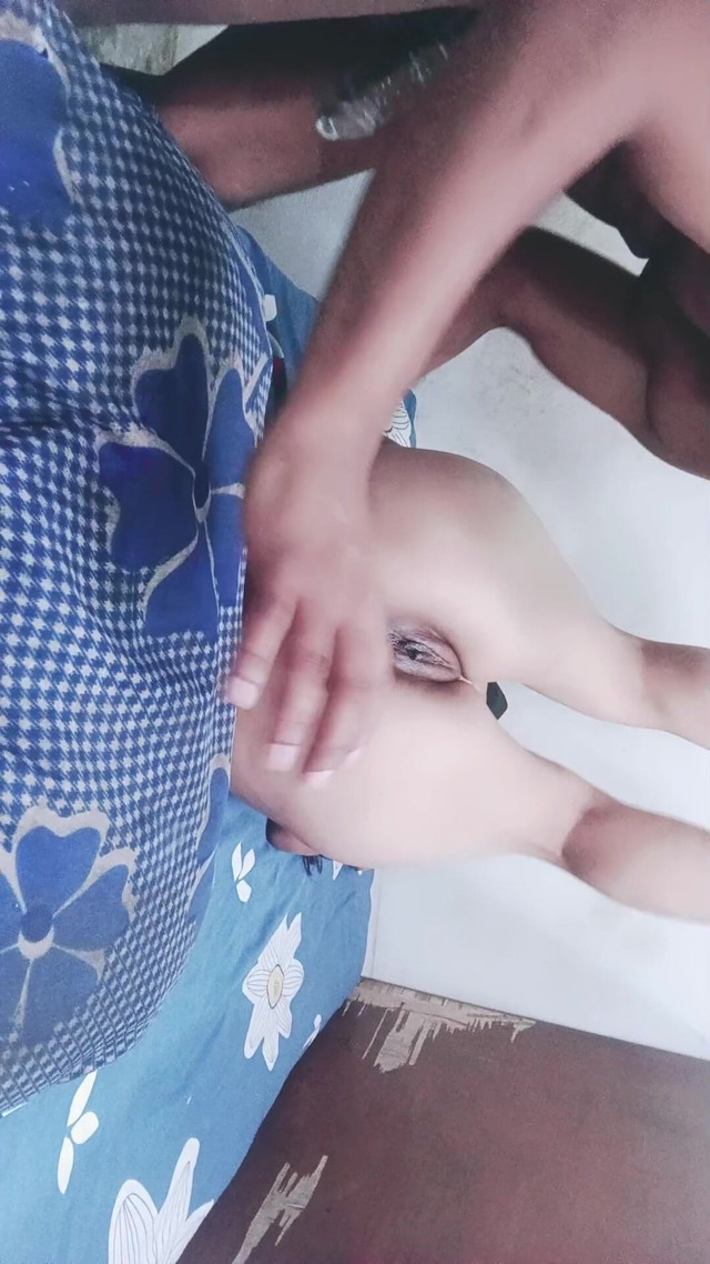 Lady Landlord Come to See Her Servant for Some Work (Sexy Reshmi)