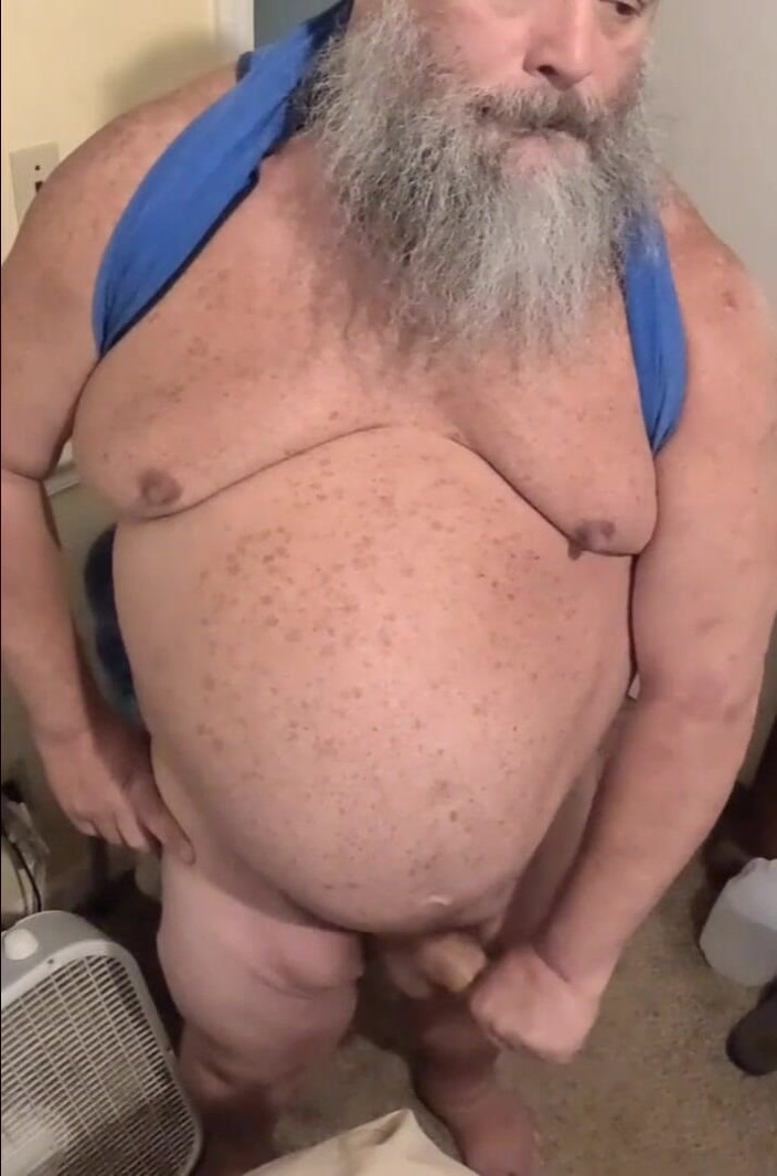GeneWadexxx: Зрелый папочка-медведь возбужден