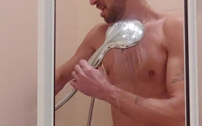 Boy jerking off: Powiedz mi, czy wziąłbyś ze mną prysznic?