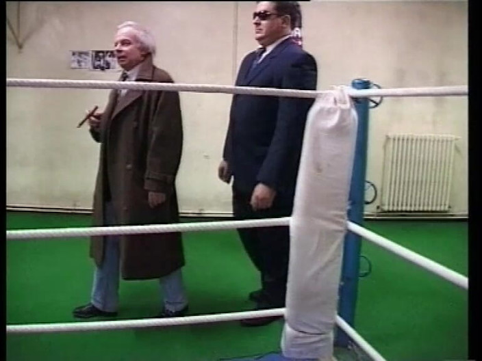 Real porno and movies XXX: Lisa šuká všude a bere všechno do pusy, zadku a kundičky.