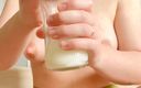 April Bigass: Ekstraksi susu dari payudaraku dengan ekstraktor lebih dari 500cc