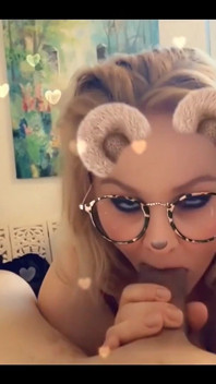 Heiße blondine wird mit abspritzen ins gesicht gefickt