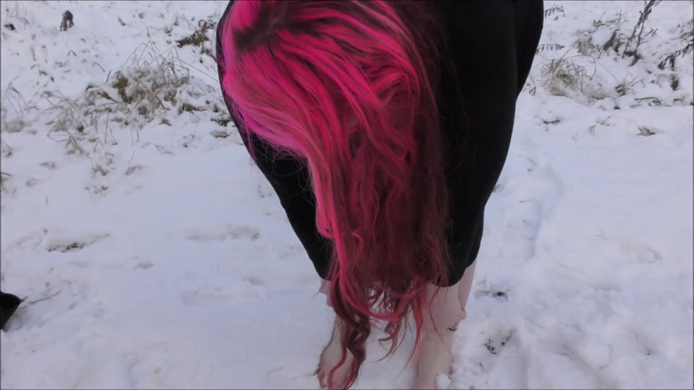 Mxtress Valleycat: Descalça na Neve