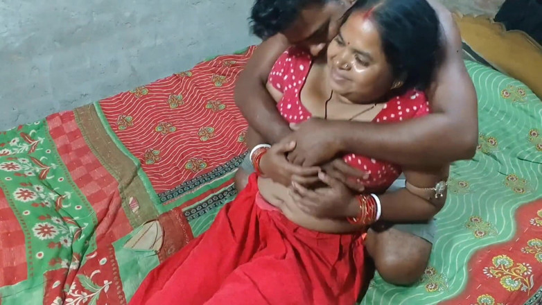 Raju Raju: Une jeune belle-tatie à poil se fait baiser