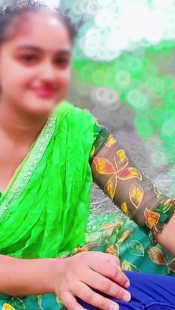 Your_aisha: Une bhabhi desi du village baise dans la jungle avec...