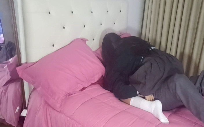 Astrid Cute: Гаряча 18-річна студентка займається таємним сексом, нас ледь не спіймали