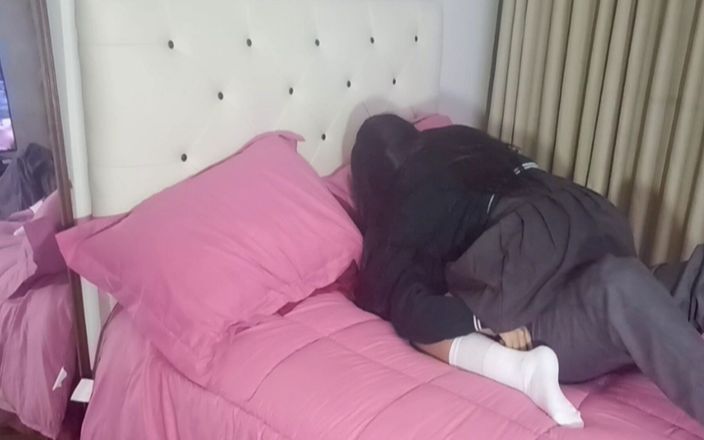 Astrid Cute: Une étudiante sexy de 18 ans se fait baiser secrètement, on a...