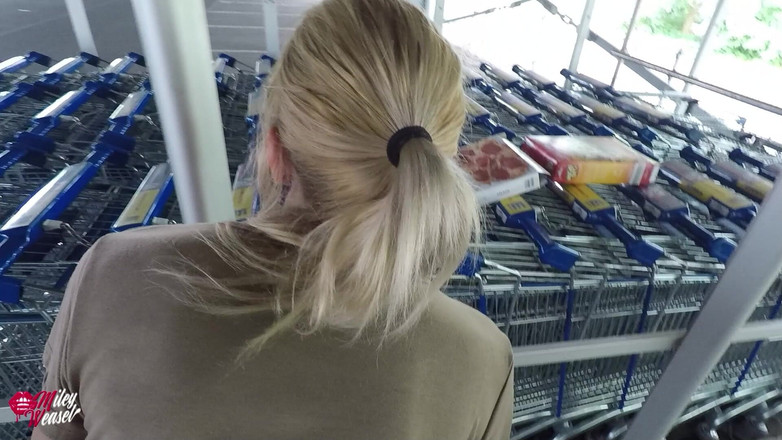 Miley Weasel: Îndrăzneț!! Tipul ciudat mă fute public în fund!!