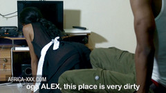 Africa-XXX: Černá uklízečka je lepší než videohry