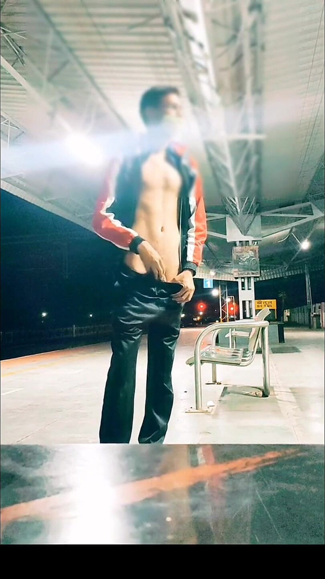 Huge Gay Men Cum (Tani) Huge Gay Men Cum (Tani)