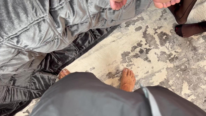 CALLIE ROKS: Sex în trei cu asistente care ling curul