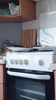 Ibu tiri seksi berbogel di dapur, pepek berbulu latina, tetek besar, pantat besar
