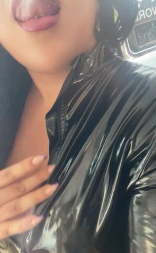 LadyAyse5: 你喜欢我的衣服？