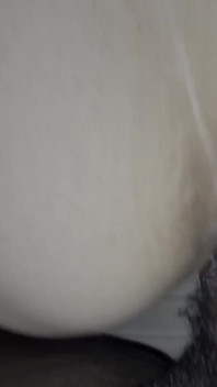 Cewek kulit putih dientot gaya doggy sama kontol besar pria kulit hitam