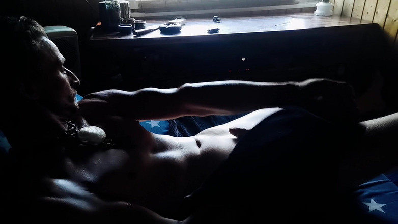 ToyBoyOne: Branlez-vous jusqu’à ce que le médecin arrive