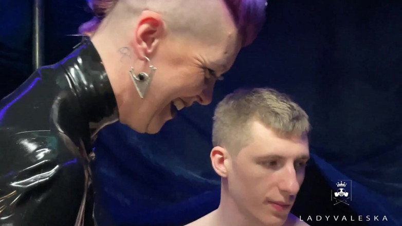 Lady Valeska: Hun timide jongen in een schattig meisje veranderen
